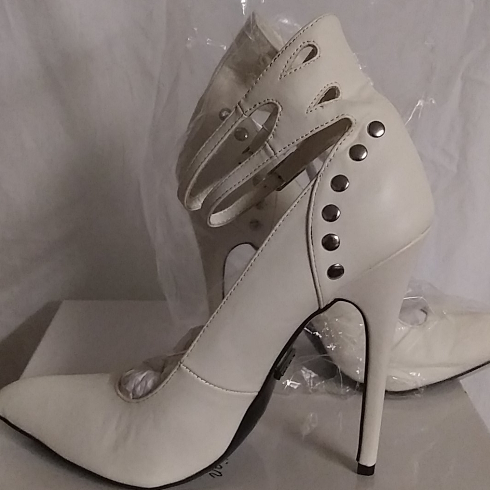 Heels - Picture 3 of 6